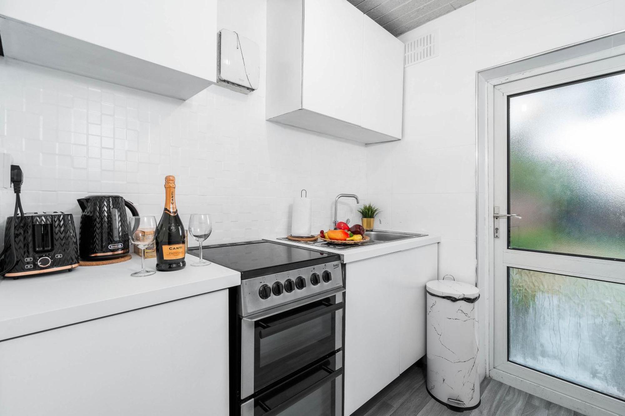 4 Bedroom House - Accommodates 7 - Garden - Parking - Netflix - Wifi - 559T 伯明翰 外观 照片